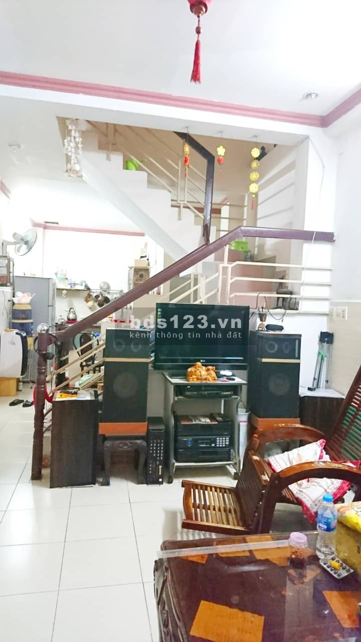 Bán nhà mặt tiền Bến Bình Đông, Quận 8 - Hẻm thông - 2 tầng ở ngay 3.5 tỷ