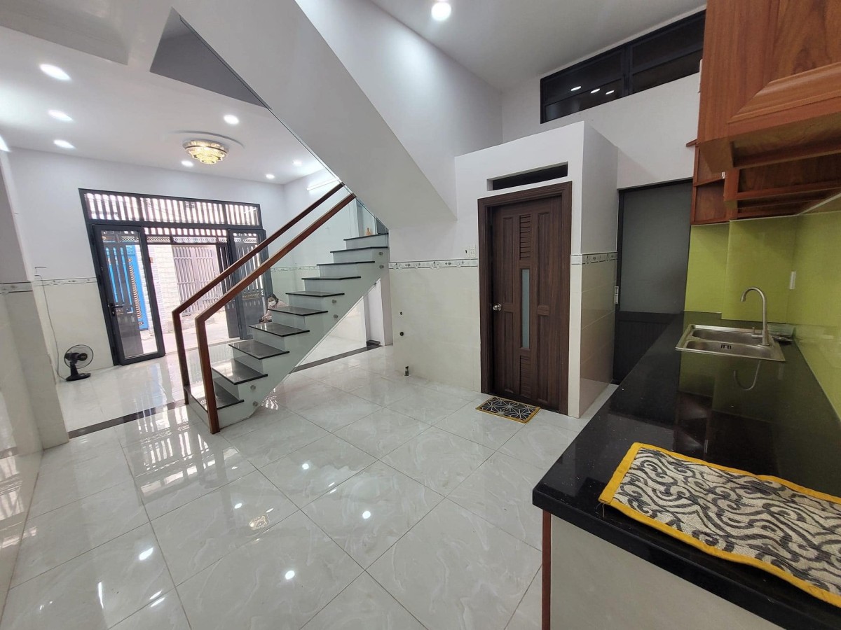 Bán nhà mới ở ngay Trường Chính, phường 14 thông khu Bàu Cát - 7,x TỶ