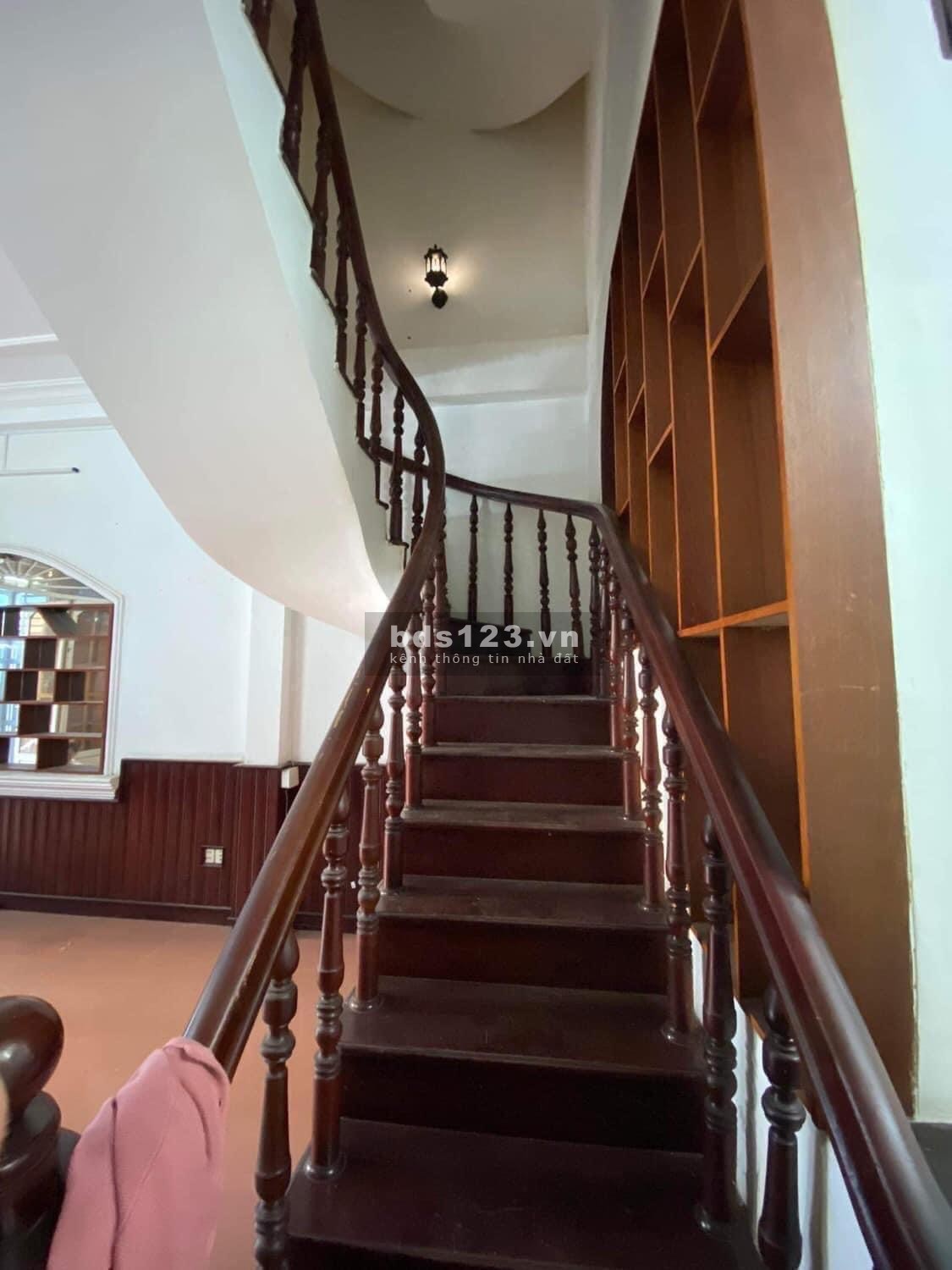 Chính chủ cần bán gấp nhà quận Tân Phú, hẻm rộng, diện tích 48m2, 4 lầu giá hơn 7 tỷ có thương lượng