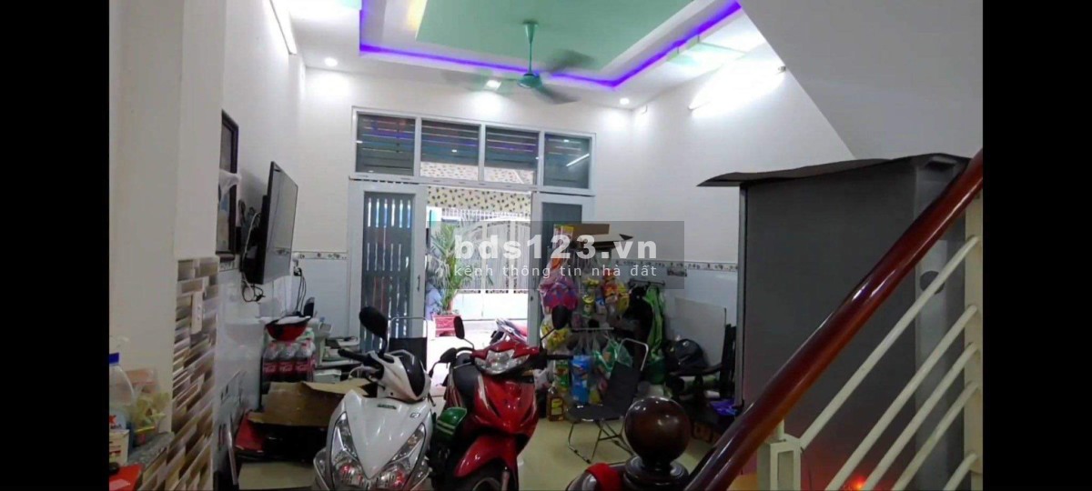 Bán nhà riêng ngay công viên Lê Thúc Hoạch, Bình Tân, xe hơi ngủ trong nhà, giá bán hạt dẻ