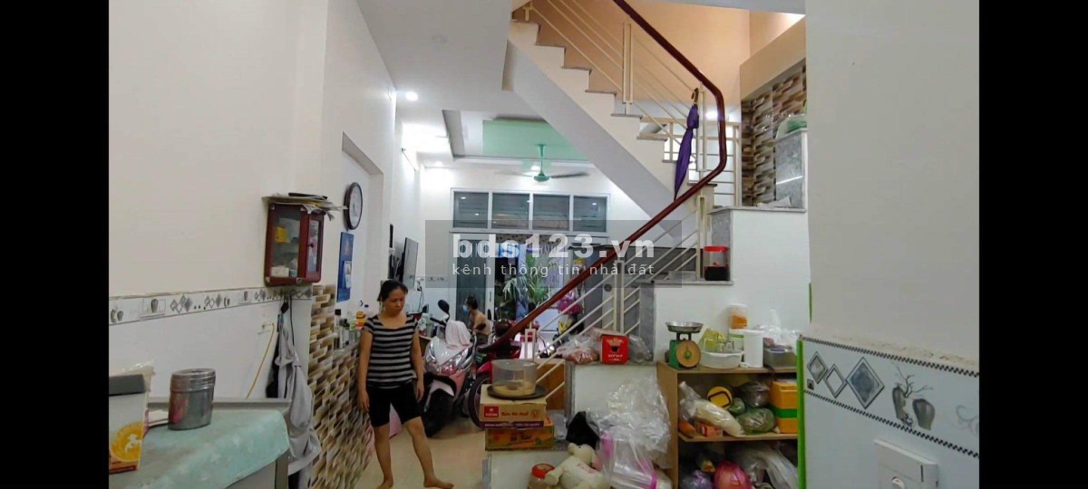 Bán nhà riêng ngay công viên Lê Thúc Hoạch, Bình Tân, xe hơi ngủ trong nhà, giá bán hạt dẻ