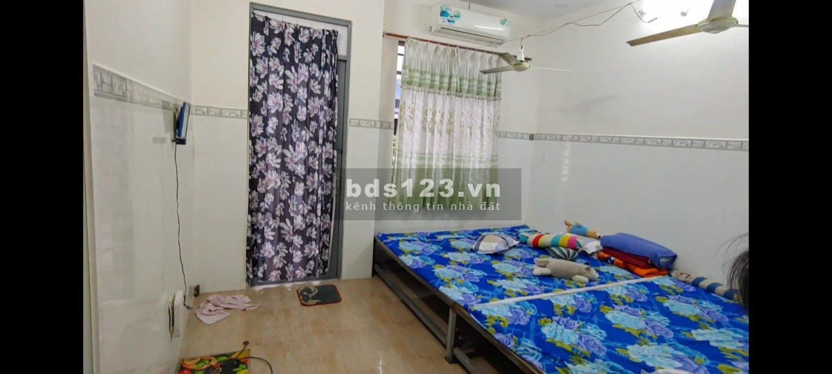 Bán nhà riêng ngay công viên Lê Thúc Hoạch, Bình Tân, xe hơi ngủ trong nhà, giá bán hạt dẻ