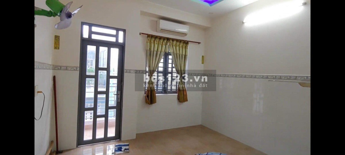 Bán nhà riêng ngay công viên Lê Thúc Hoạch, Bình Tân, xe hơi ngủ trong nhà, giá bán hạt dẻ