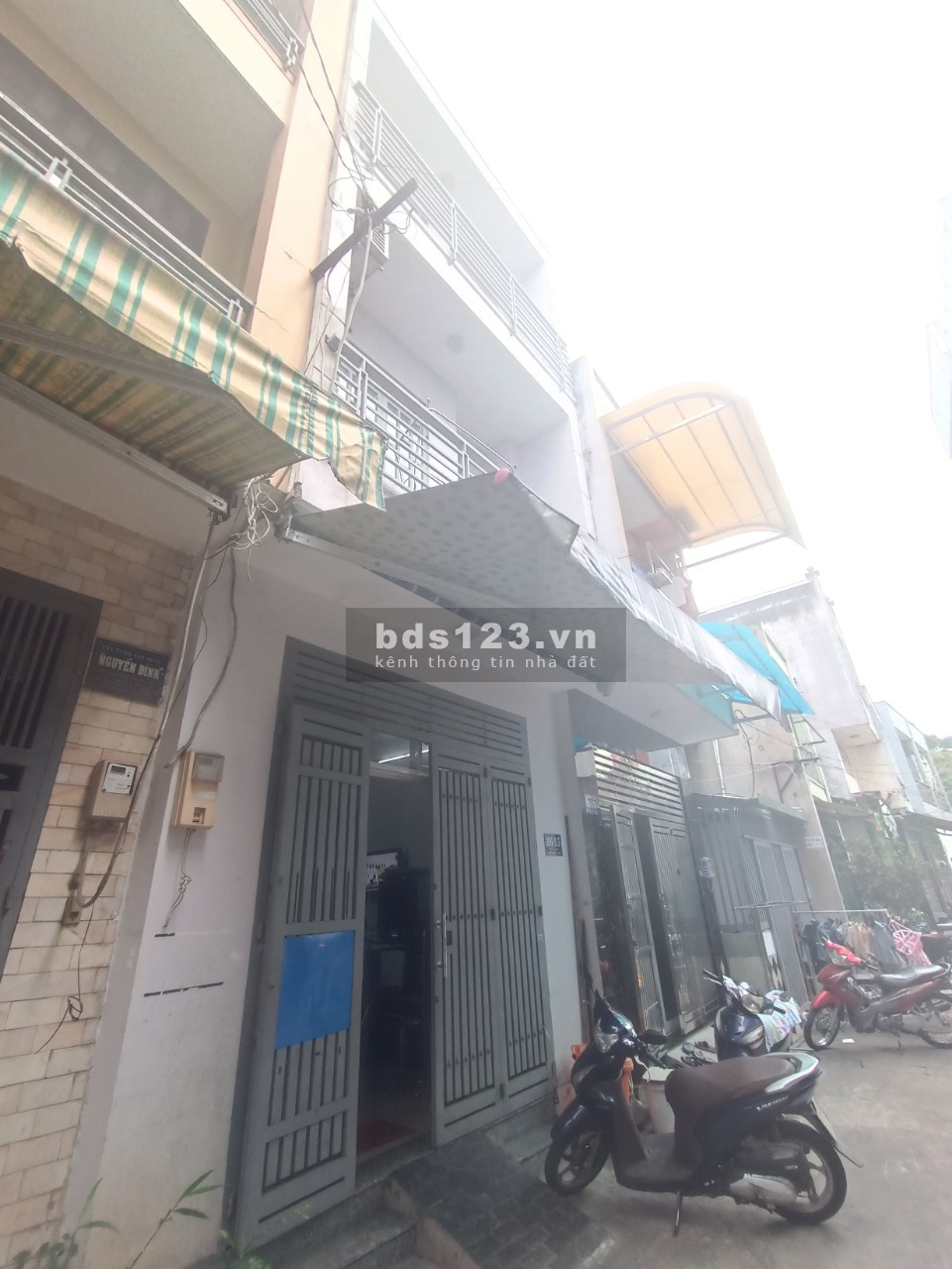 Bán nhà riêng ngay công viên Lê Thúc Hoạch, Bình Tân, xe hơi ngủ trong nhà, giá bán hạt dẻ