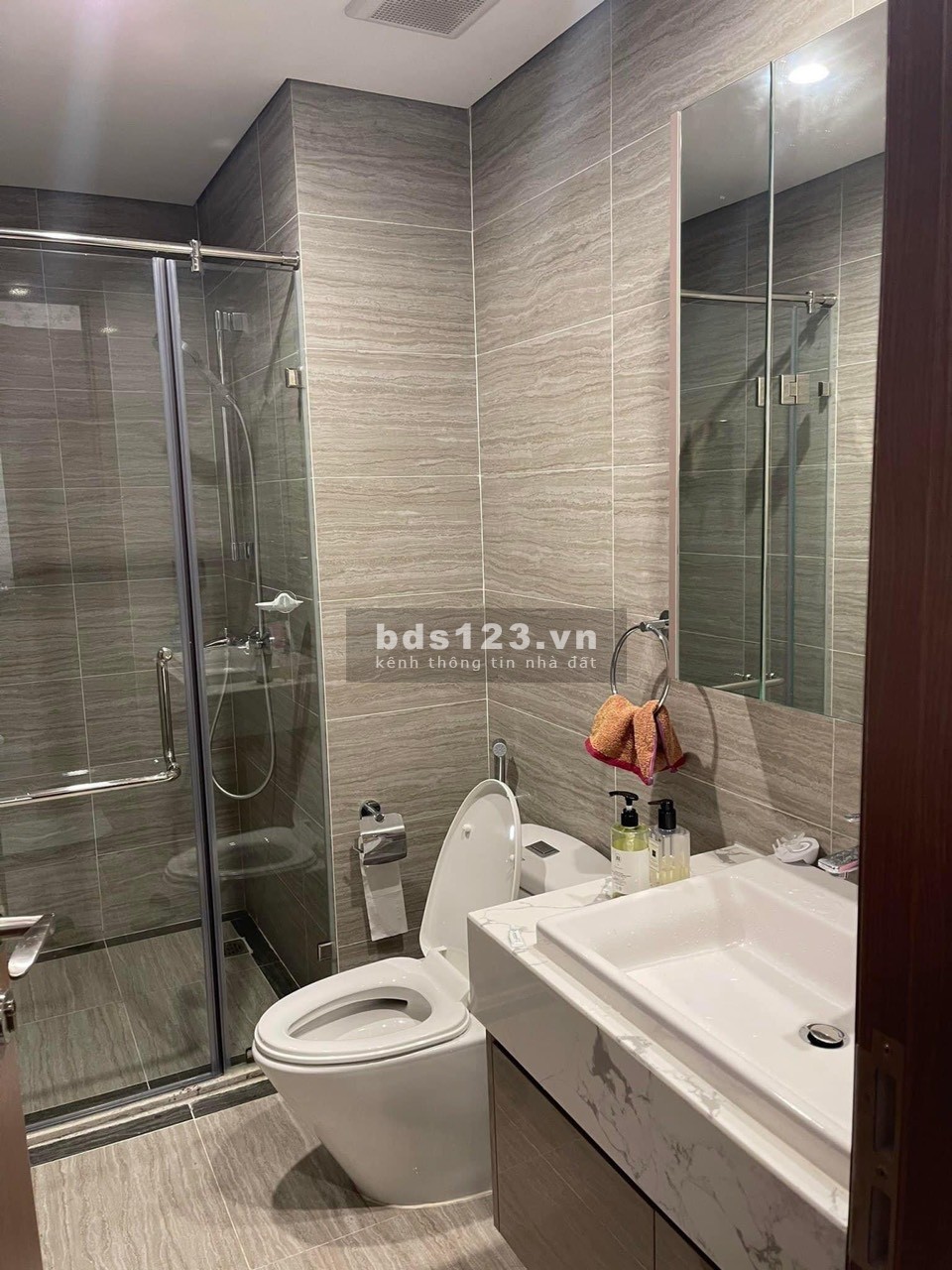Bán chung cư Gia Lâm, Hà Nội, cần tiền nên cắt lỗ 2N + 1VS giá 1.5 tỷ tại Vinhomes Ocean Park