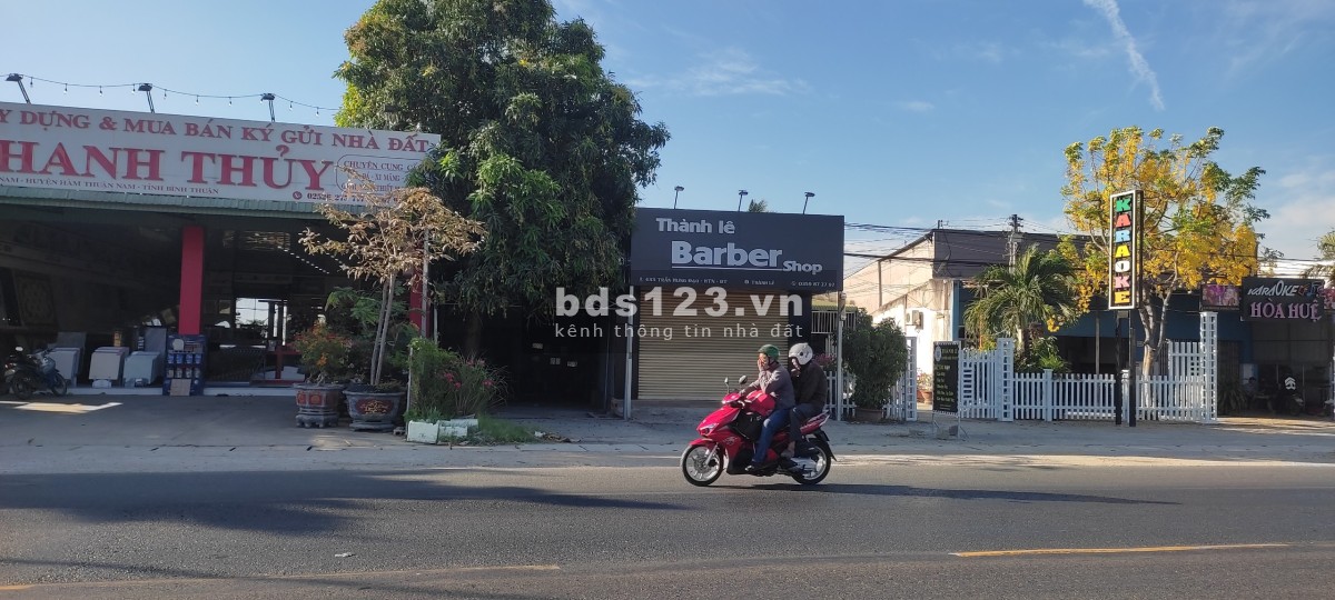 Bán gấp nhà C4 chính chủ, sổ sẵn, chỉ hơn 20tr/m2, nằm mặt tiền QL1A, thị trấn Thuận Nam Bình Thuận.