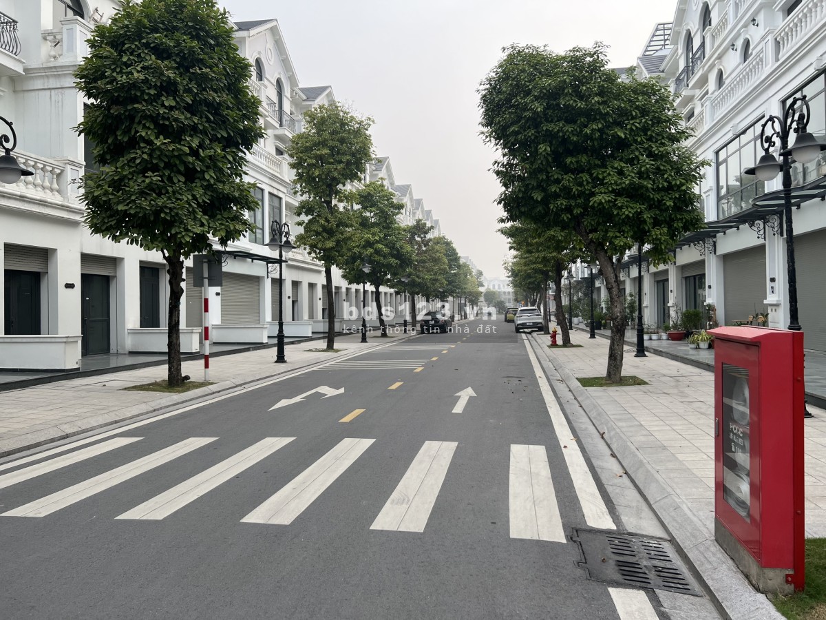 Bán biệt thự Shophouse sổ đỏ lâu dài Hải Âu 3, đông nam 150m2 giá 18 tỷ Vin Gia Lâm (0985941715)