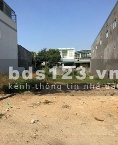Cần vốn làm ăn bán gấp miếng đất tại Bình Dương giá rẻ chỉ 550 triệu/ nền. Lh: 0888898928