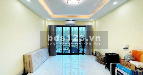 Bán nhà ngay Tôn Đức Thắng 33m2 5 tầng mới ở ngay giá 2,9 tỷ