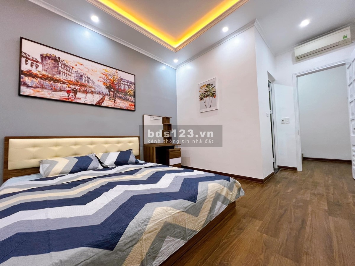 Bán nhà ngay Tôn Đức Thắng 33m2 5 tầng mới ở ngay giá 2,9 tỷ