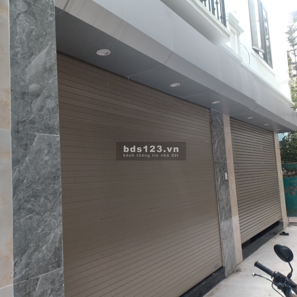 Ban nhà mới xây ngõ 318 La Thành