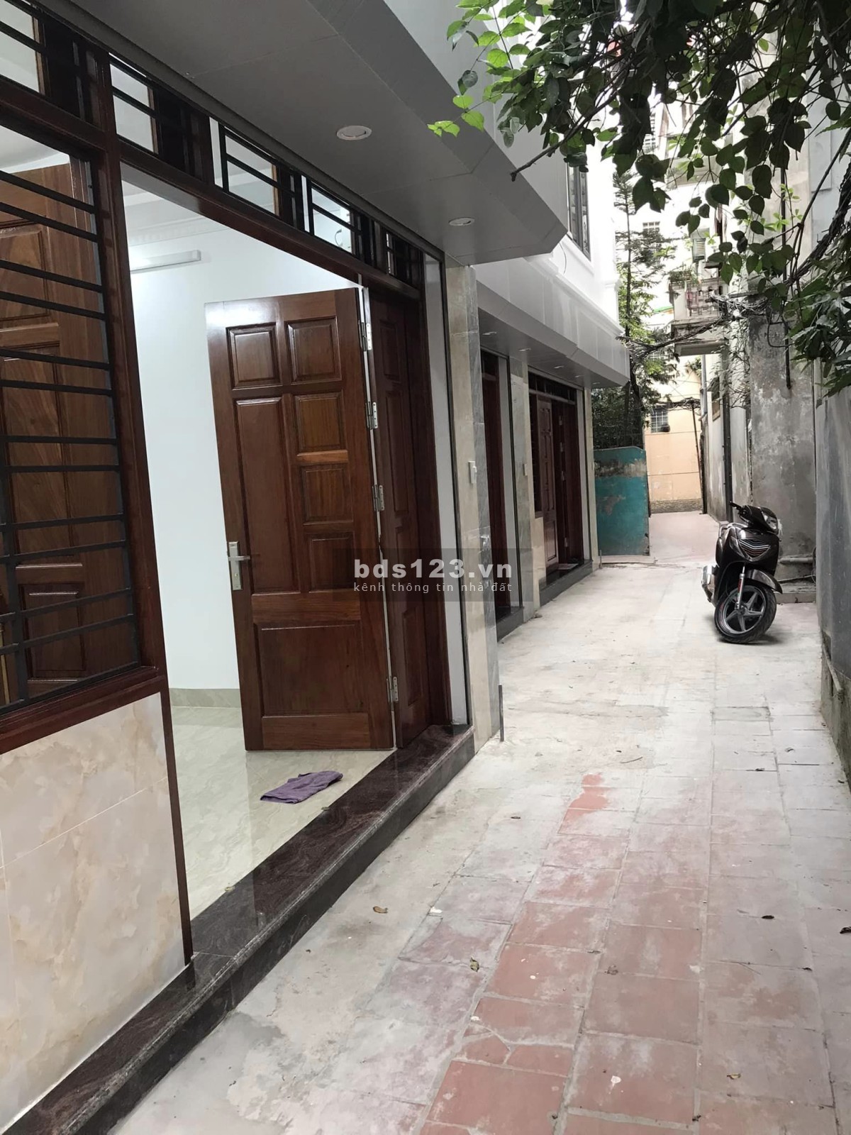 Ban nhà mới xây ngõ 318 La Thành