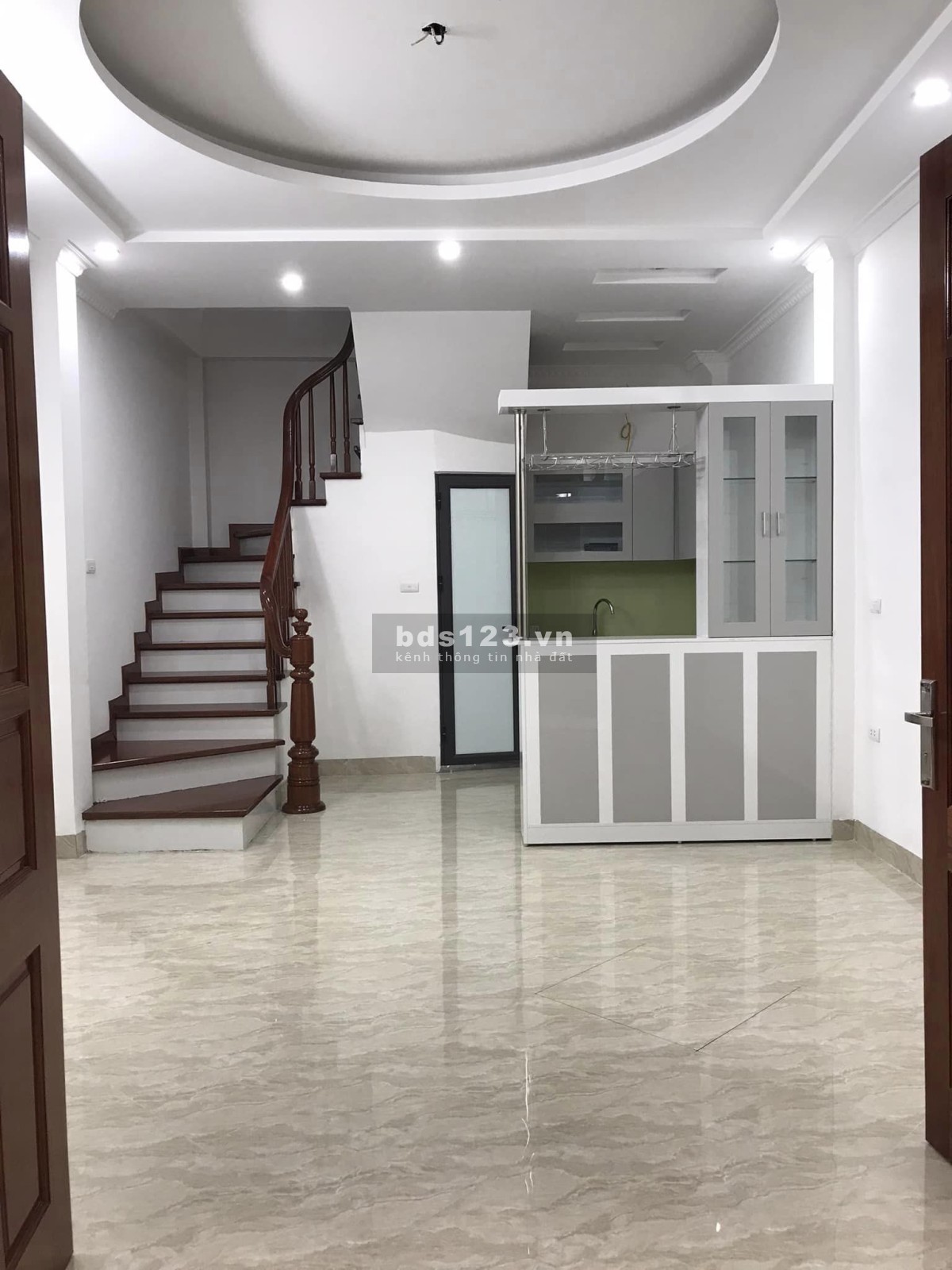 Ban nhà mới xây ngõ 318 La Thành