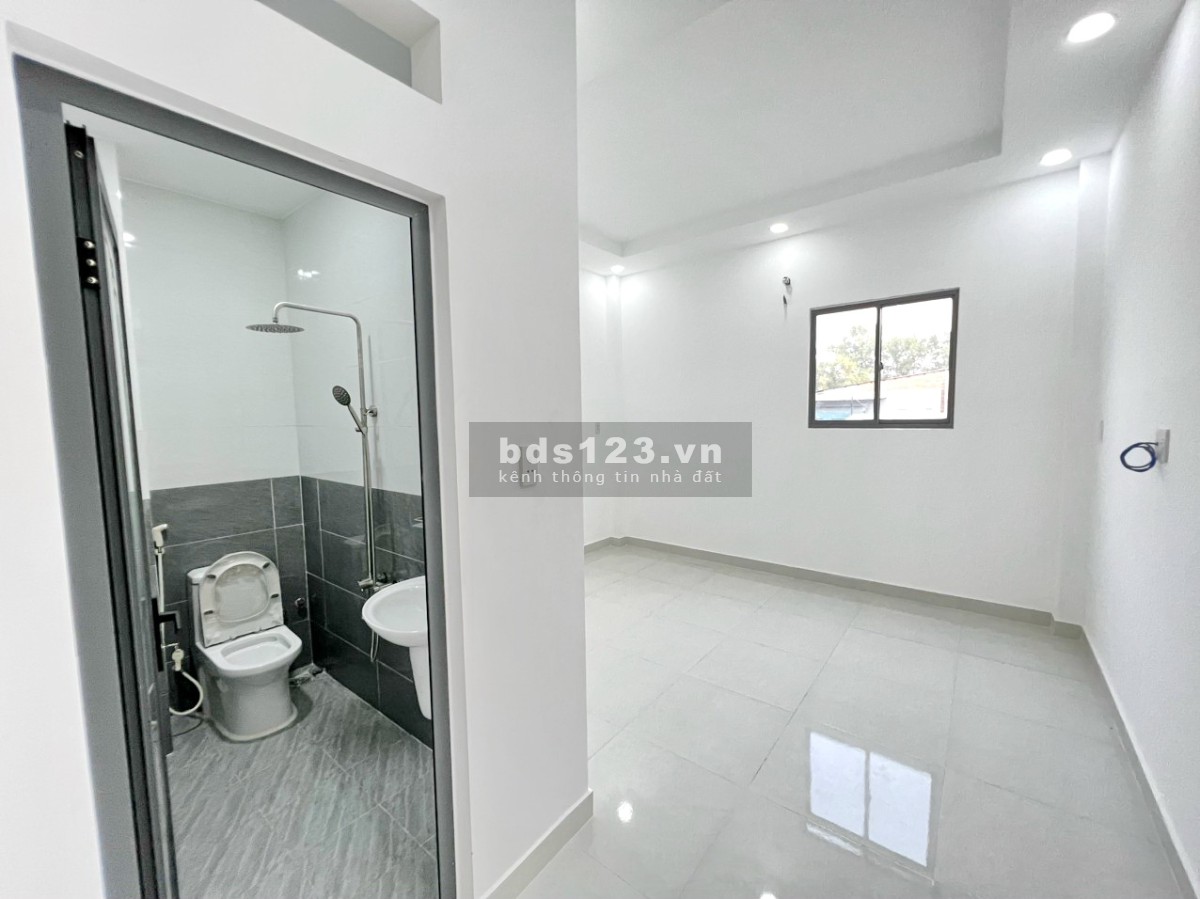 Bán nhà mới 3 lầu hẻm xe hơi khu làng Ốc Dương Bá Trạc Phường 1 Quận 8