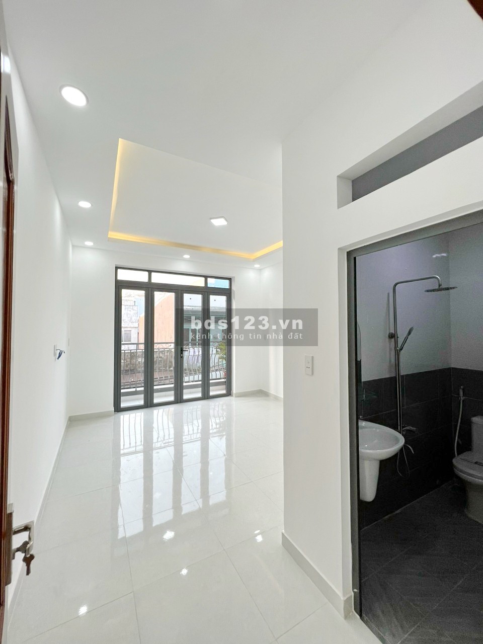 Bán nhà mới 3 lầu hẻm xe hơi khu làng Ốc Dương Bá Trạc Phường 1 Quận 8