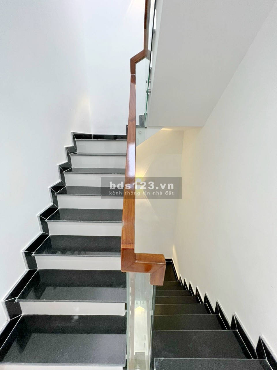 Bán nhà mới 3 lầu hẻm xe hơi khu làng Ốc Dương Bá Trạc Phường 1 Quận 8