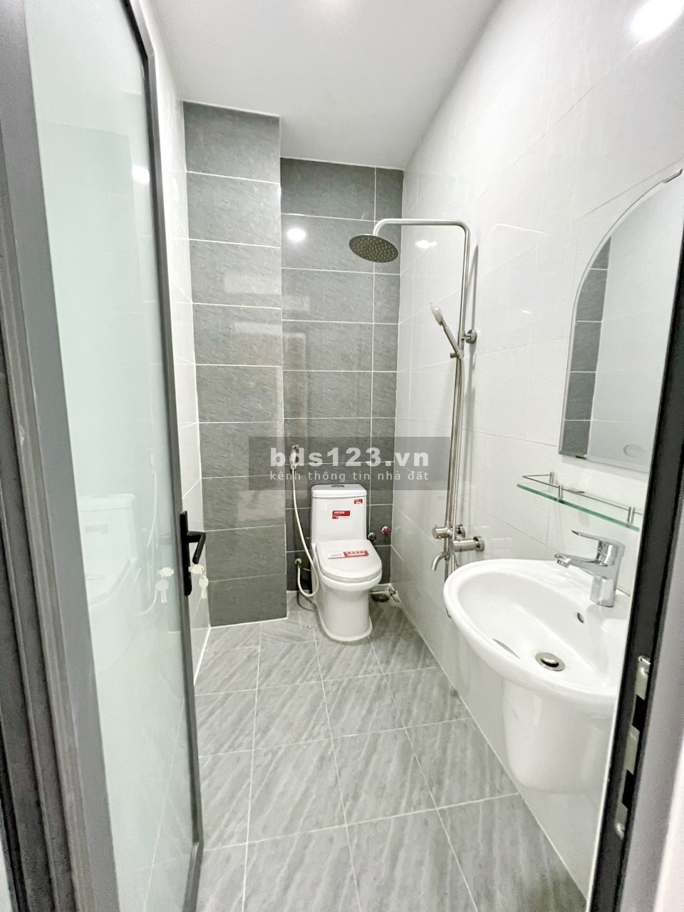 Bán nhà mới 3 lầu hẻm xe hơi khu làng Ốc Dương Bá Trạc Phường 1 Quận 8