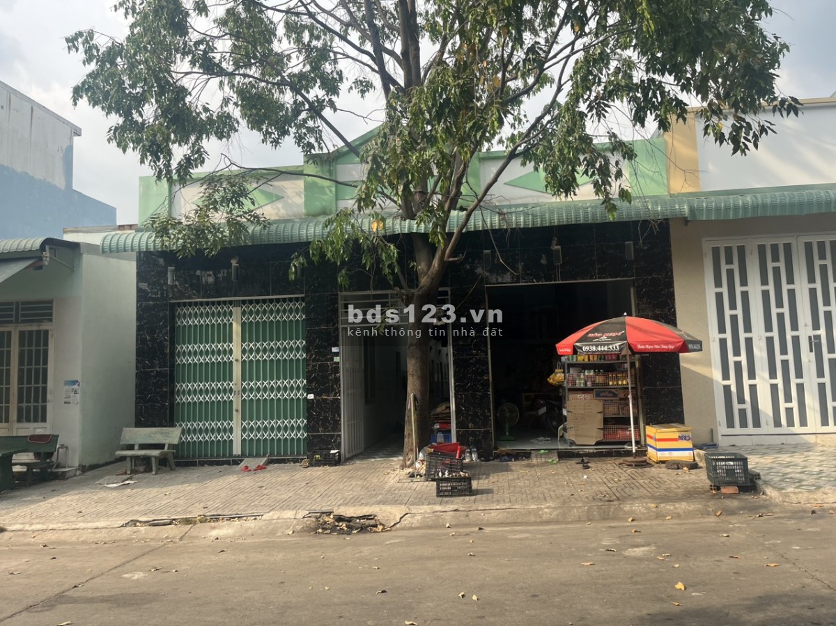 Tôi chính chủ cần bán nhà trọ 280m2 trong KCN gần chợ dân đông.