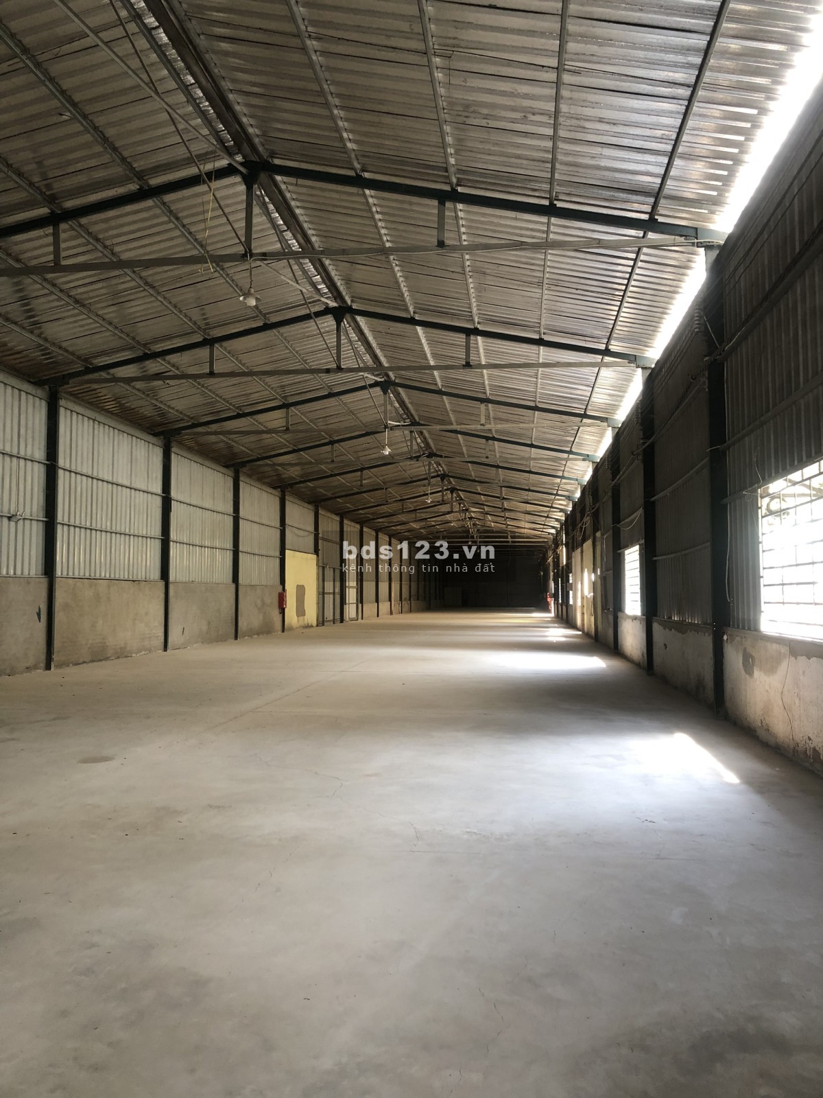Chính chủ cần cho thuê nhà xưởng 1750m2 làm nhà kho giá rẻ tại KCN An Điền