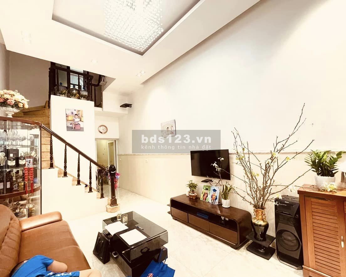 Nhà mới tinh tươm, cao ráo rạng ngời, ngõ lồng lộng gió, đẹp đẽ nở hậu