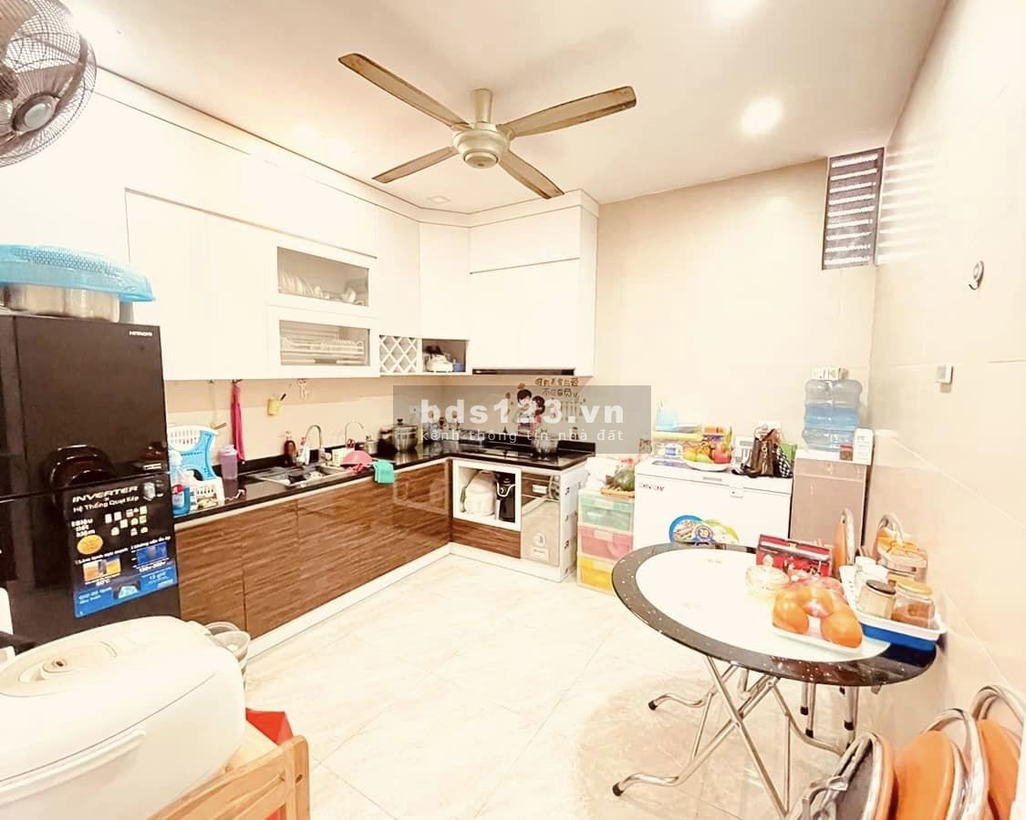Nhà mới tinh tươm, cao ráo rạng ngời, ngõ lồng lộng gió, đẹp đẽ nở hậu