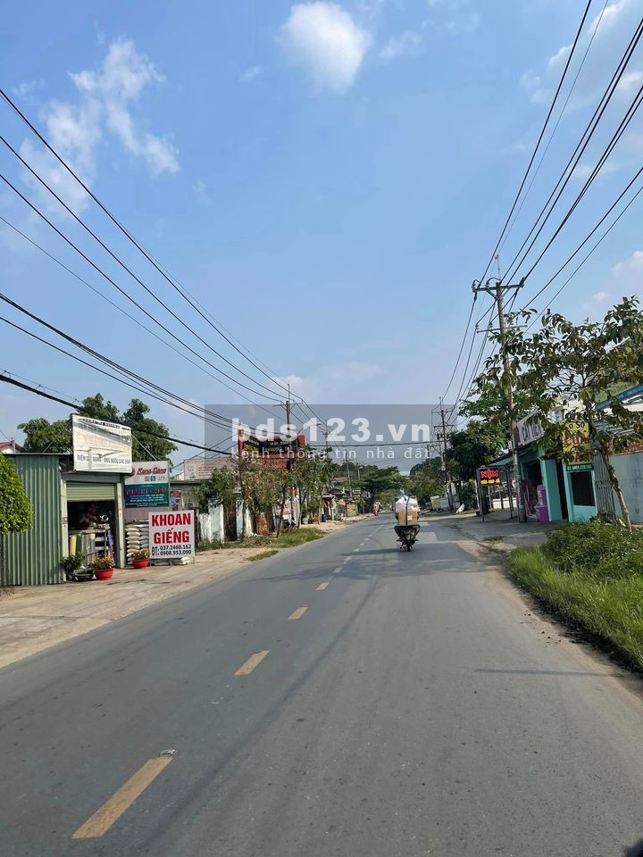Cần bán đất mặt tiền đường TL824, 300m2, sổ hồng riêng.