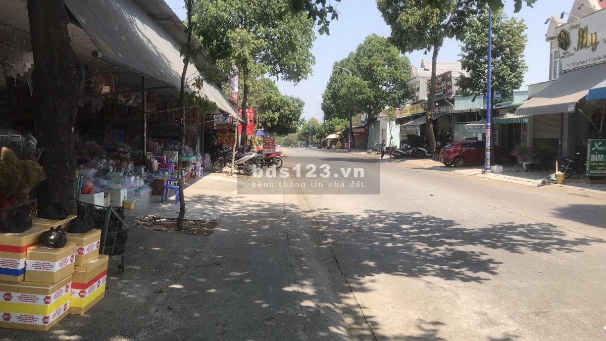 Trả ngân hàng bán đất 100 thổ, ngay chợ, kcn sầm uất 150m , 300m2 giá 1 tỷ 3. Chuẩn giá và vị trí