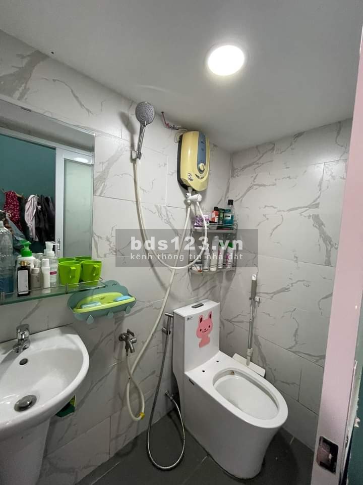 Bán nhà riêng Tứ Hải Tân Bình, lô góc 2 mặt tiền, hẻm 4 tầng 3PN, giá yêu thương 2.6 tỷ.