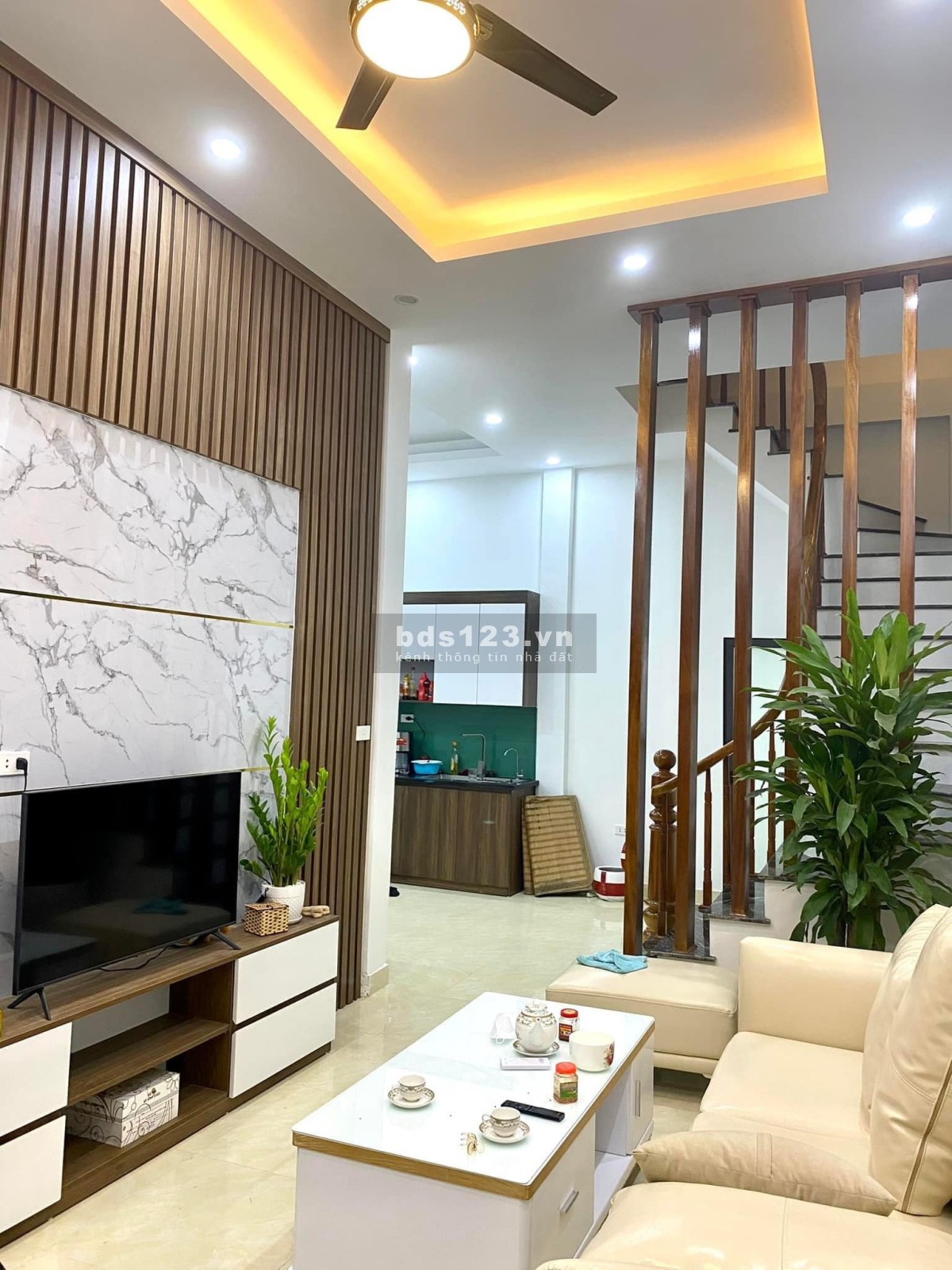 Bán Nhà Lạc Long Quân, Ô Tô Vào Nhà, 3 Bước ra Hồ Tây, 45m2, Giá 8,5 Tỷ