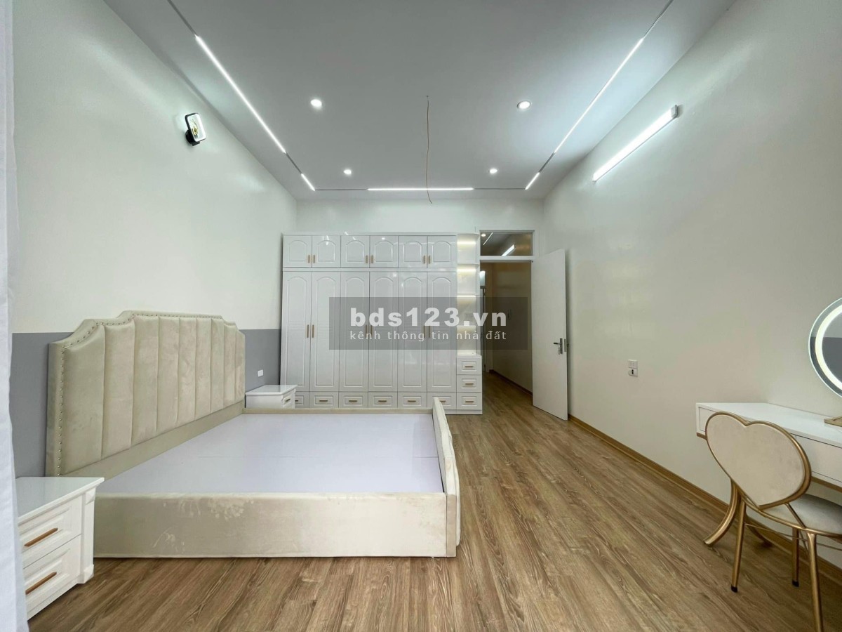 Bán Nhà Lạc Long Quân, Ô Tô Vào Nhà, 3 Bước ra Hồ Tây, 45m2, Giá 8,5 Tỷ