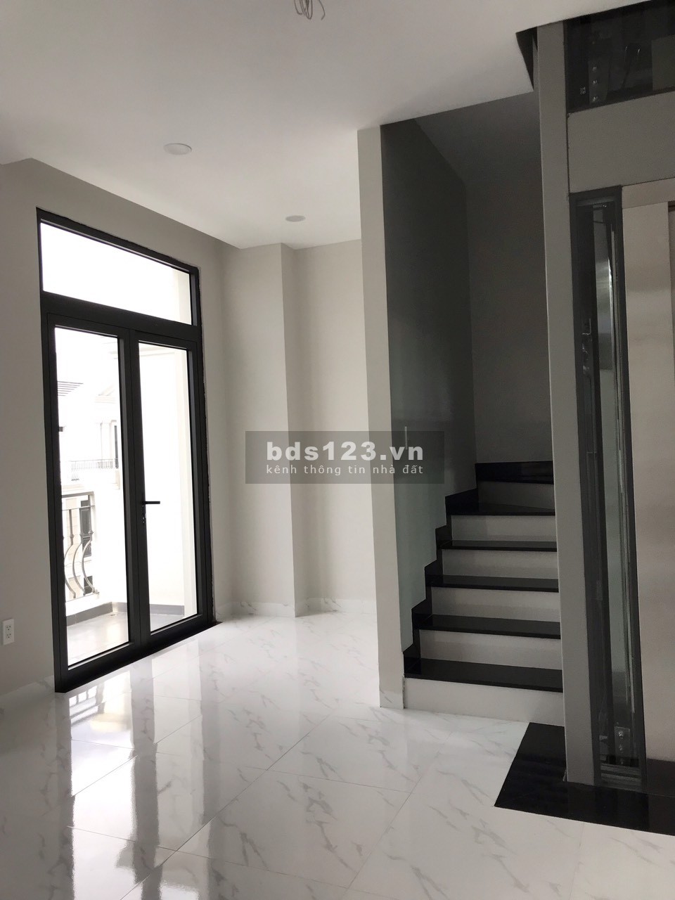 10 triệu/ tầng nhà phố hoàn thiện Vinhomes Quận 9