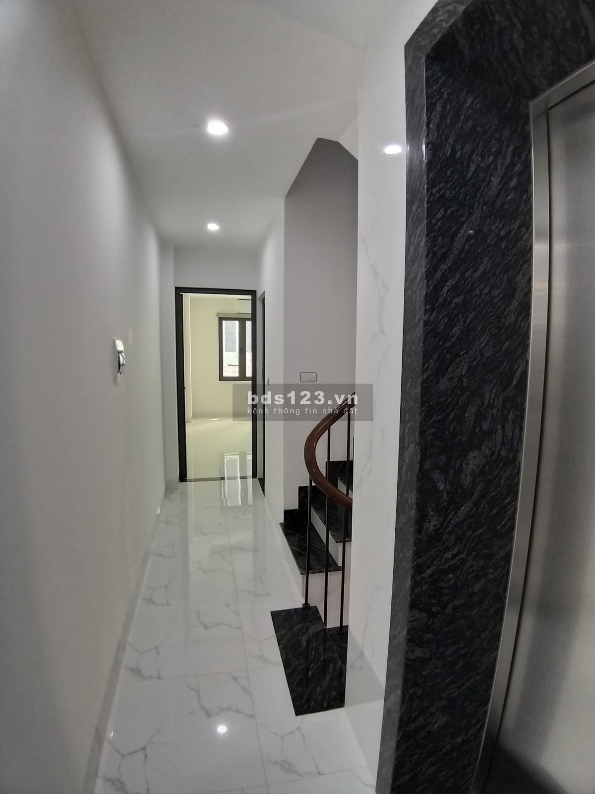 Bán nhà mặt tiền phố Đường Bưởi, DT 55m² x 10 tầng, co thang máy, gara, giá chỉ 22 tỷ đồng