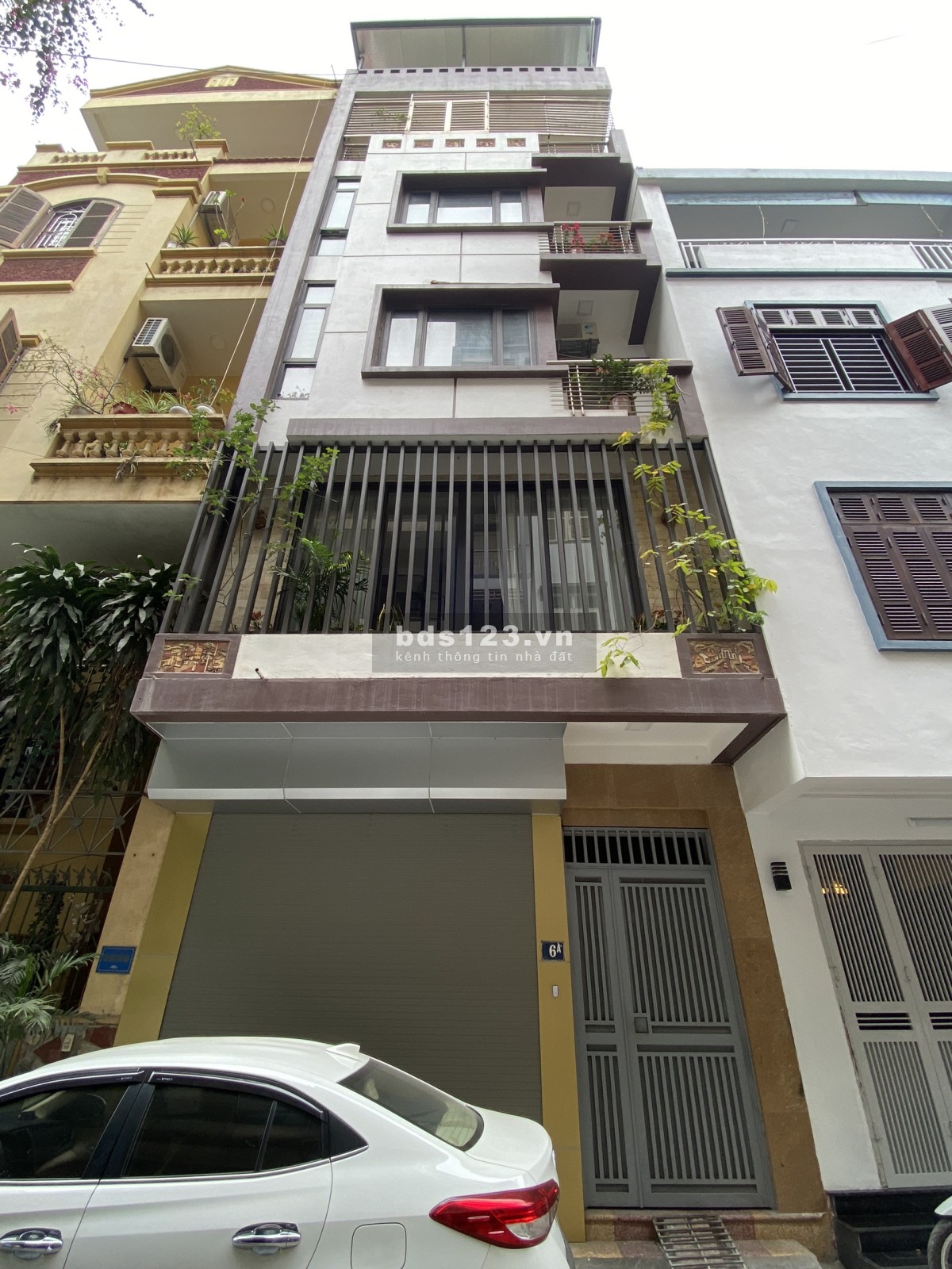 PHÂN LỐ GÓC MINH KHAI- Ô TÔ ĐỖ CỬA- 7 TẦNG THANG MÁY- 43M2- MẶT 4M- 6,8 TỶ
