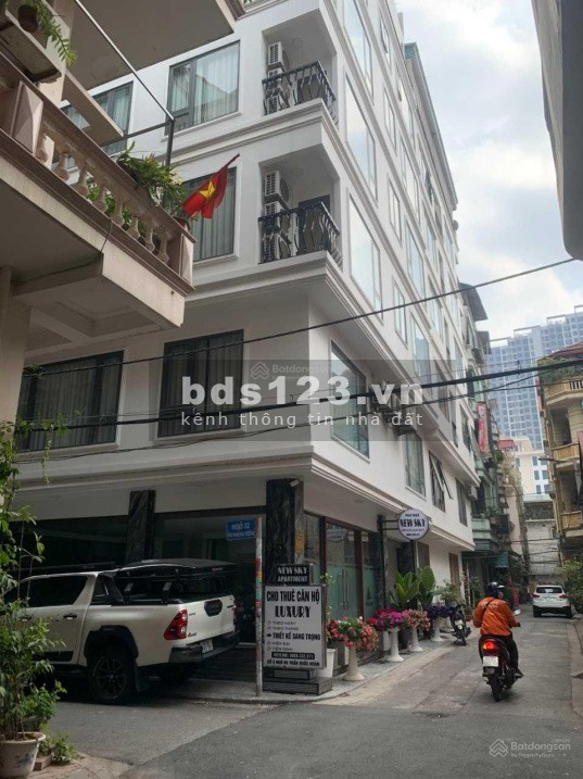 Chính chủ bán gấp nhà phố Trần Quốc Hoàn 55m2, gara ô tô, kinh doanh sầm uất giá 11.5 tỷ