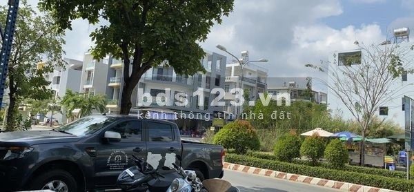 Bán nhà phố kdc cao cấp nam Sài Gòn