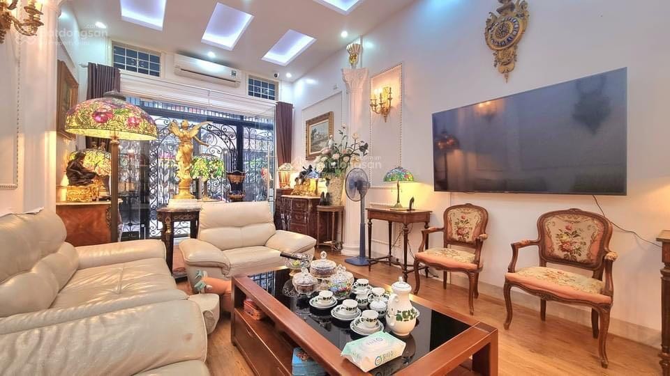Siêu phẩm bán nhà mặt phố Âu Cơ, vị trí vip, 72m2, dòng tiền, kinh doanh đỉnh, gara ô tô, hơn 30 tỷ