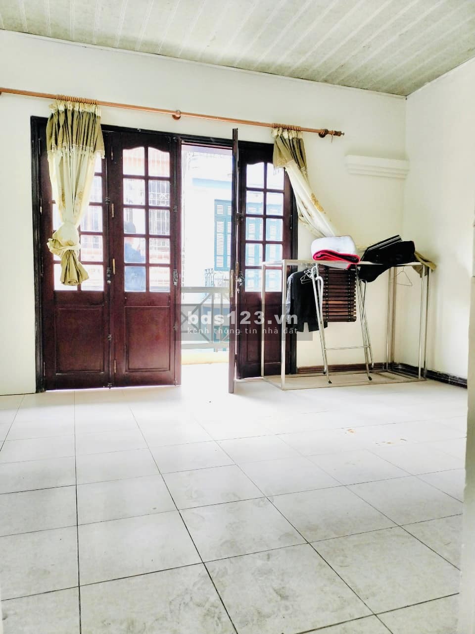 Bán nhà quận Cầu Giấy, phố Trần Quốc Hoàn. Dt 56m, 5T, MT 5,5m, 14,8 Tỷ. Phân Lô, 7 Chỗ vào, KDoanh