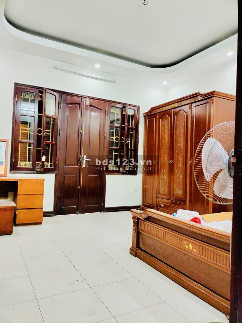Bán nhà quận Cầu Giấy, phố Trần Quốc Hoàn. Dt 56m, 5T, MT 5,5m, 14,8 Tỷ. Phân Lô, 7 Chỗ vào, KDoanh