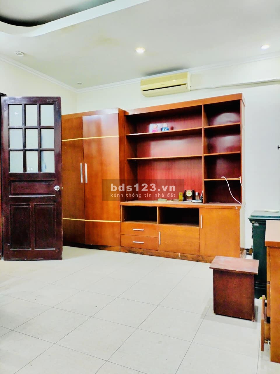 Bán nhà quận Cầu Giấy, phố Trần Quốc Hoàn. Dt 56m, 5T, MT 5,5m, 14,8 Tỷ. Phân Lô, 7 Chỗ vào, KDoanh