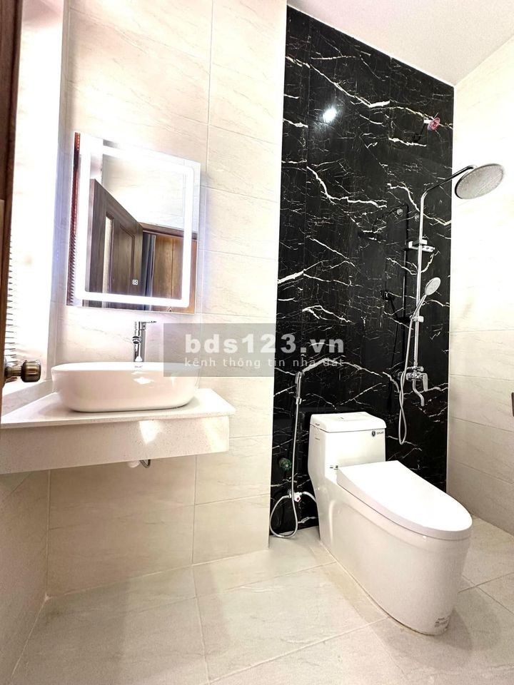 Sụp hầm cấn bán nhà 3 tầng đường Hòa Minh, Quận Liên Chiểu. dt 72m2 giá nhỉnh 3 tỷ