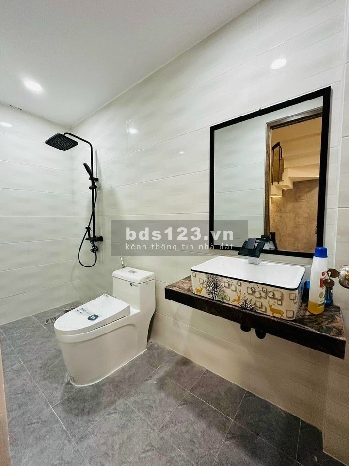 Sụp hầm cấn bán nhà 3 tầng đường Hòa Minh, Quận Liên Chiểu. dt 72m2 giá nhỉnh 3 tỷ