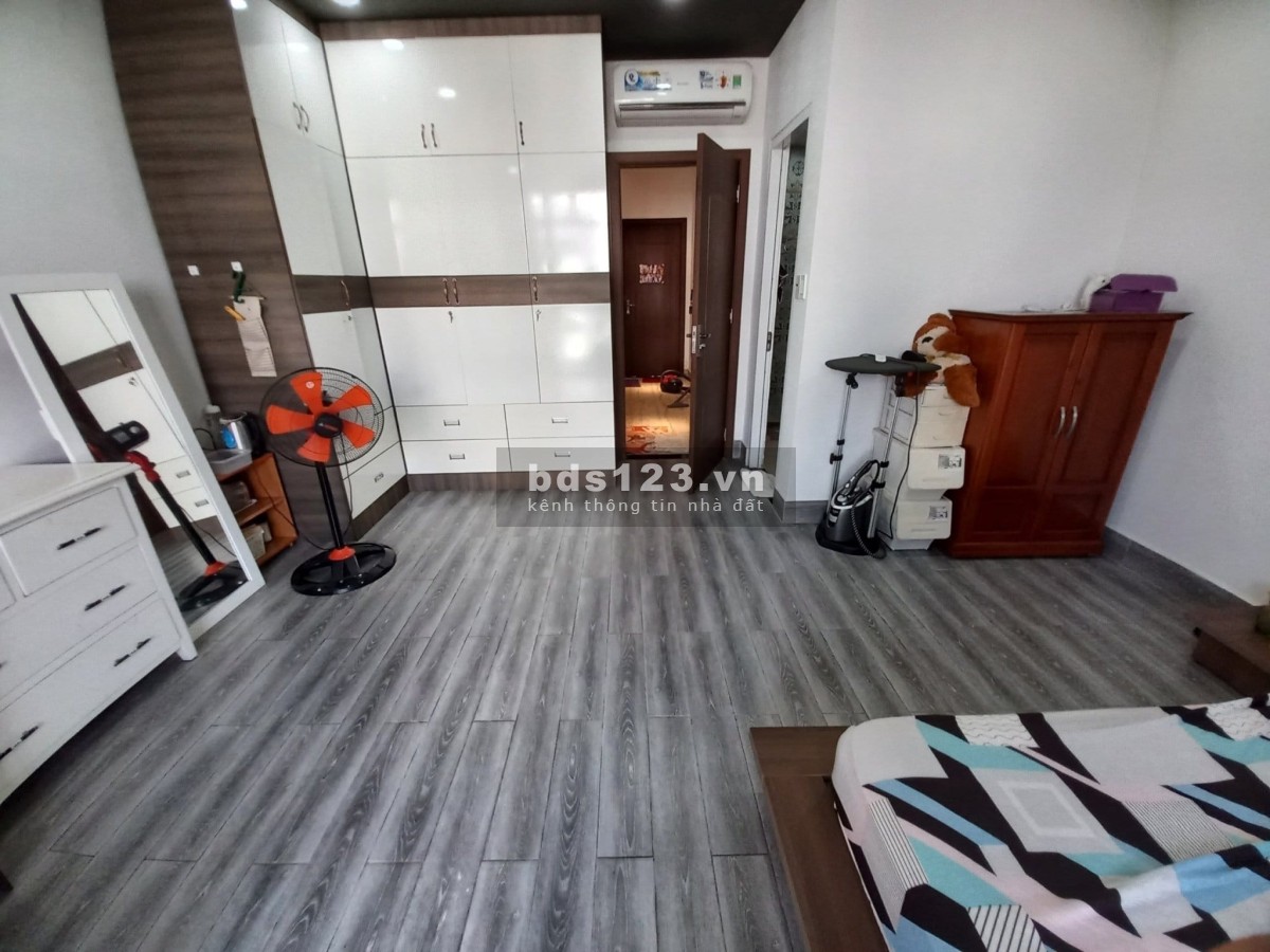 Bán nhà phố kdc cao cấp nam Sài Gòn