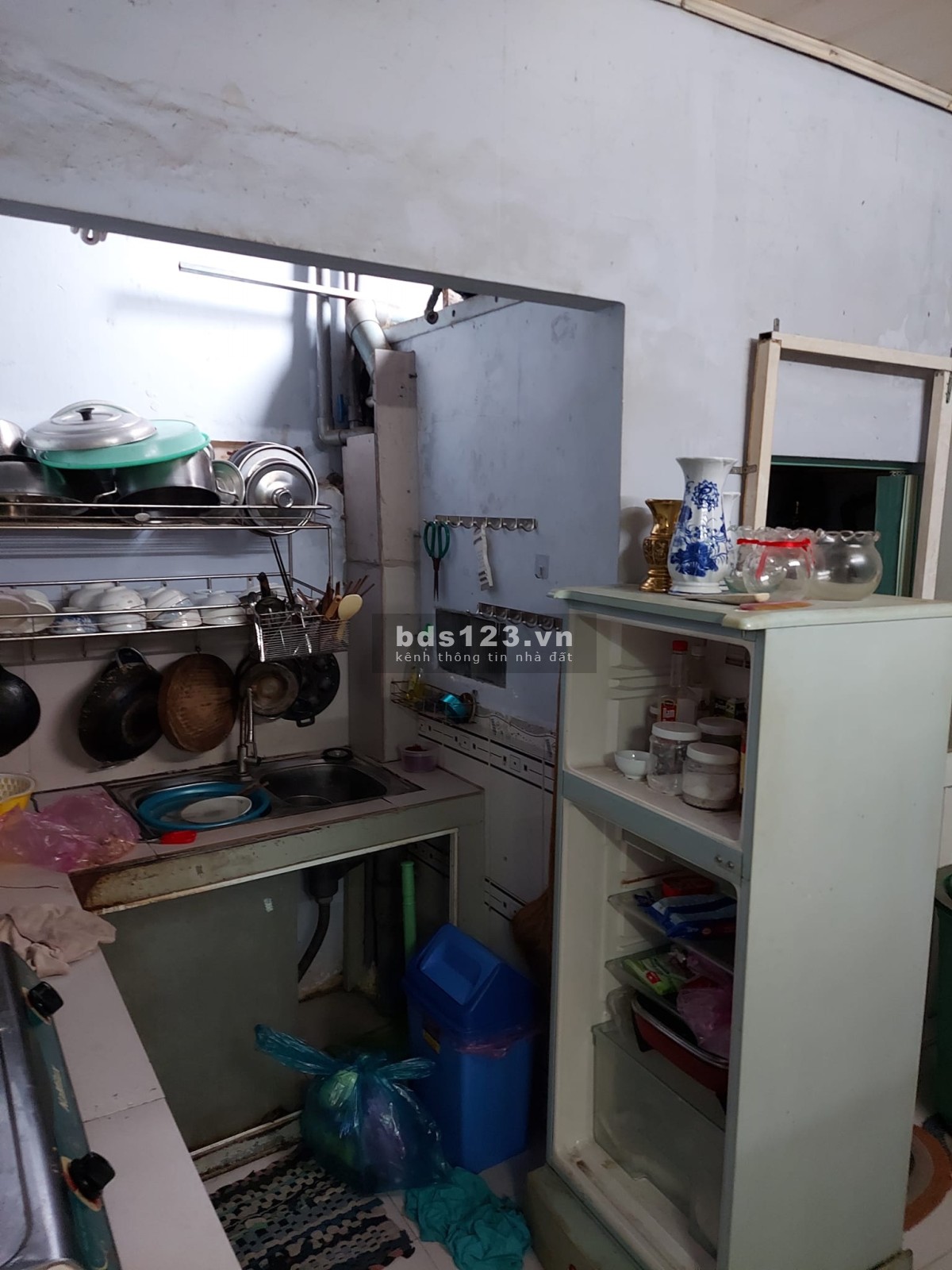 Bán nhà giáp quận 7, 2 xe hơi tránh nhau sổ nở hậu nhẹ nhà cũ tiện xây lại