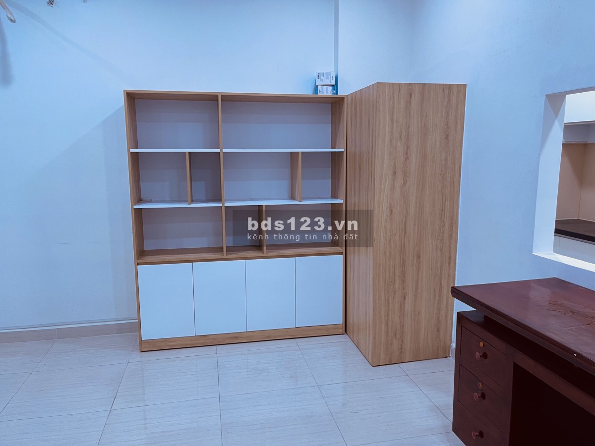Cho thuê nhanh Moonlight Boulevard 2pn 1wc có giường + tủ quần áo 8 triệu. Lh: 0938308438.