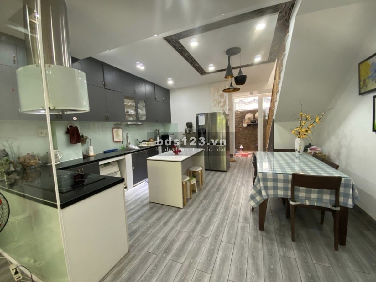 Bán nhà phố kdc cao cấp nam Sài Gòn