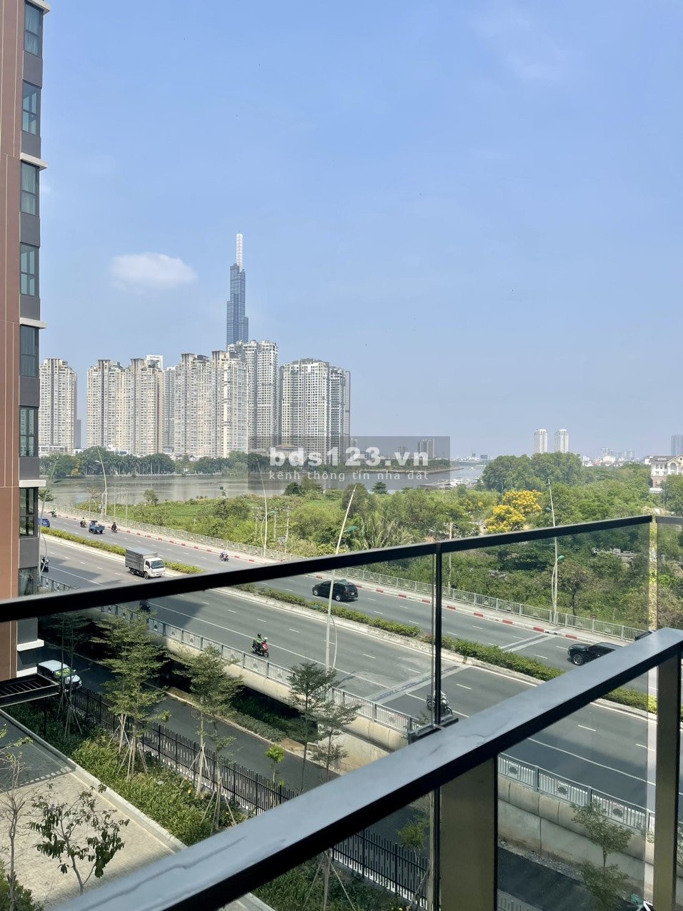 Chính chủ cần ra gấp bán căn hộ trung tâm giá tốt nhất thị trường, view Landmark 81+ sông Sài Gòn