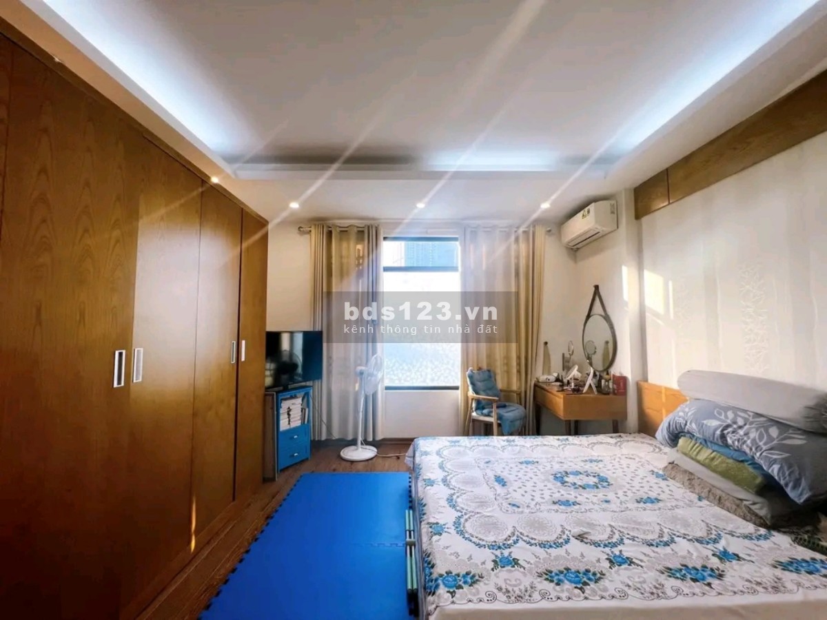 Bán nhà trung tâm quận Cầu Giấy gần chợ Quan Hoa, 40m2, 4 tầng, giá 3,X tỷ