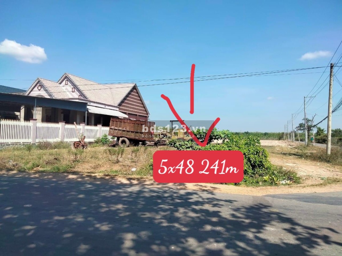 Bán đất cạnh nhà DT 241m² (5 x 48m), giá 399 triệu mặt tiền đường 15m tặng 1 chỉ vàng SJC