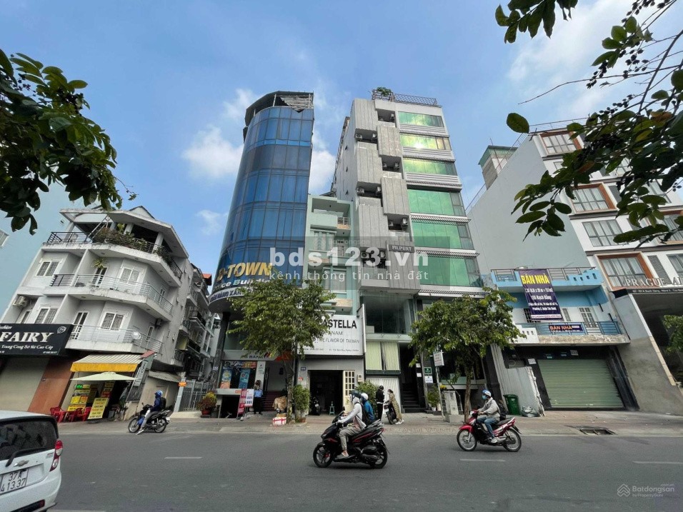 Bán nhà mặt tiền Trần Hưng Đạo, hạ giá 5 tỷ - P. NCT, Quận 1 (4 x 20m) 4 tầng HĐT 80tr/th giá 36 tỷ