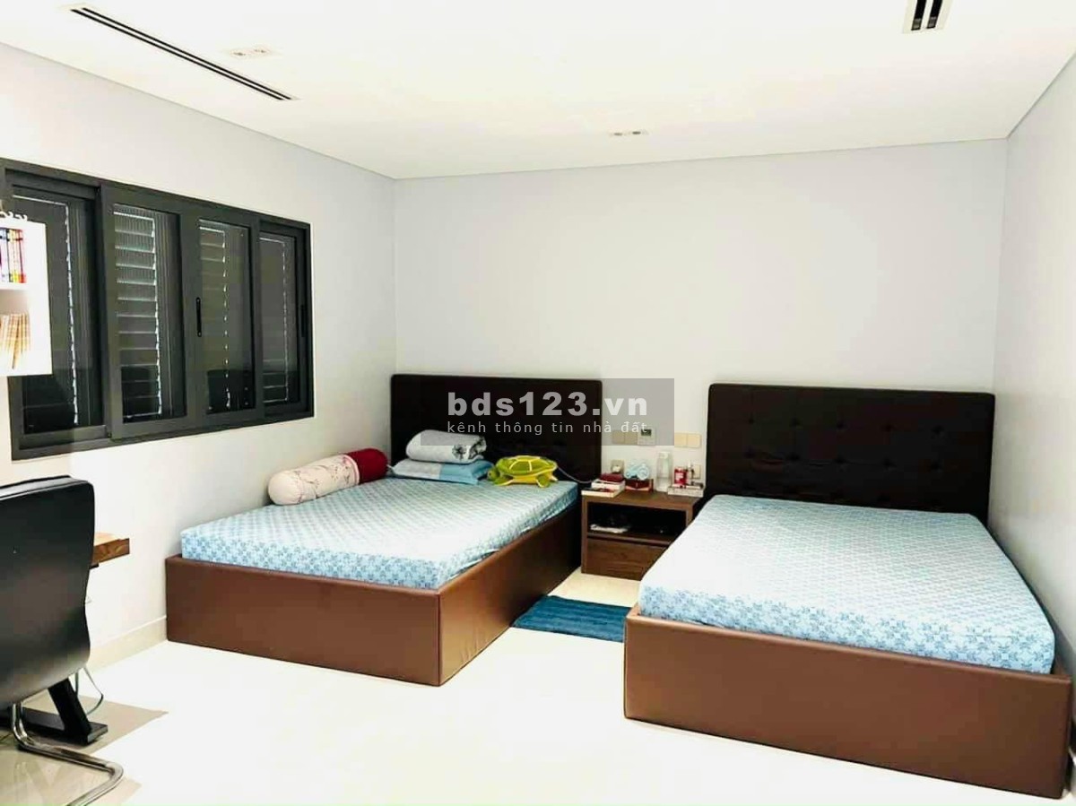 Bán nhà đẹp 5 phòng ngủ, giảm giá sốc, ô tô ngủ trong nhà - 1 bước qua quận 1